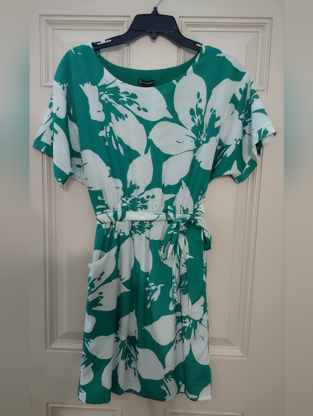 New Directions Green and White Floral Tie-Waist Mini Dress